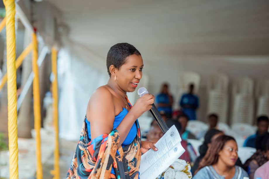 Umunyamabanga Nshingwabikorwa w'Akagari ka Niboye, Uwanyirigira Adelphine, yashimiye abitabiriye ibirori byo kwizihiza umunsi w'Intwari z'u Rwanda