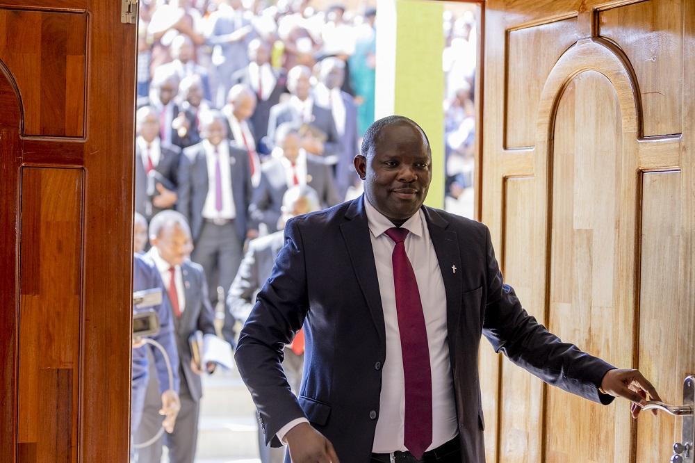 Rev. Ndayizeye Isaie, Umushumba Mukuru w'Itorero ADEPR, ni we wafunguye ku mugaragaro uru rusengero