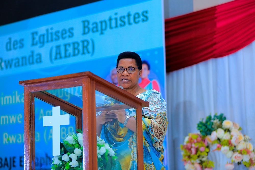 Senateri Mureshyankwano Marie Rose wari umushyitsi mukuru, yashimye ko muri AEBR gusimburana ku buyobozi bikorwa mu mahoro mu gihe hari ahandi bigorana