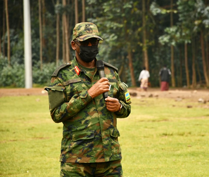 Maj. Gen. Eric Murokore ukuriye Inkeragutabara mu Ntara y'Amajyaruguru avuga ko abagaragaraho urwo rugomo bazajya bahanwa by'intangarugero