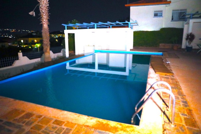 Bamwe bari muri iyi pisine