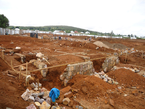 Imirimo yo kubaka yatangiye. 