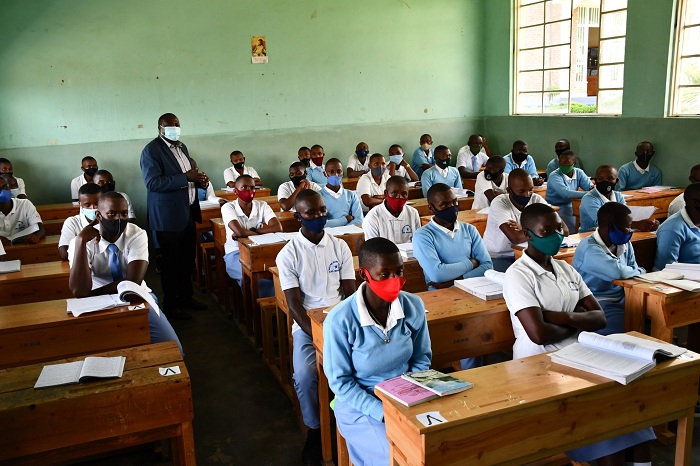 Bose bambaye udupfukamunwa mu buryo bukwiye