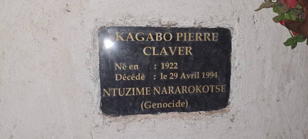 Aho Kagabo yashyinguwe, ahari urugo rwe