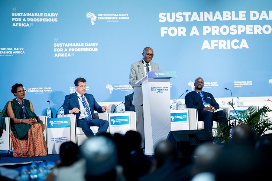 Minisitiri Cyubahiro Bagabe avuga ko u Rwanda rugiye kongera umukamo rufatiye urugero kuri Brazil 