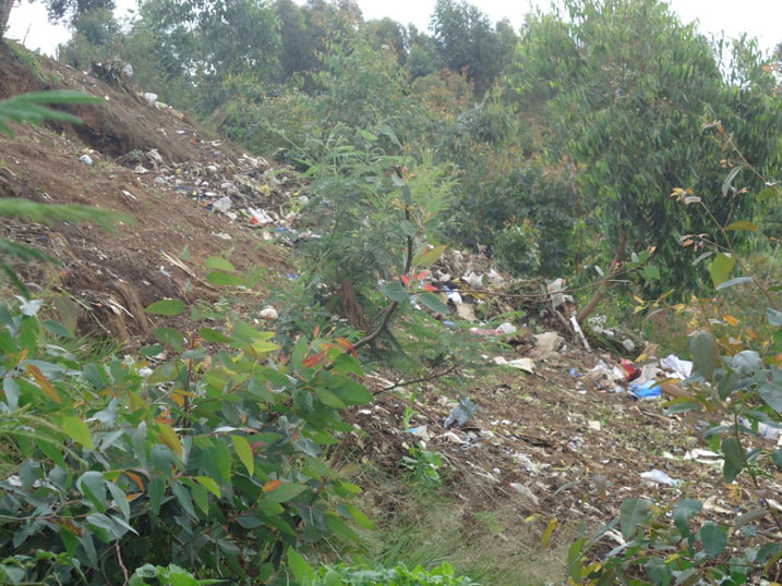 Aha ni ku musozi umenwaho ibishingwe biva mu mujyi wa Byumba.