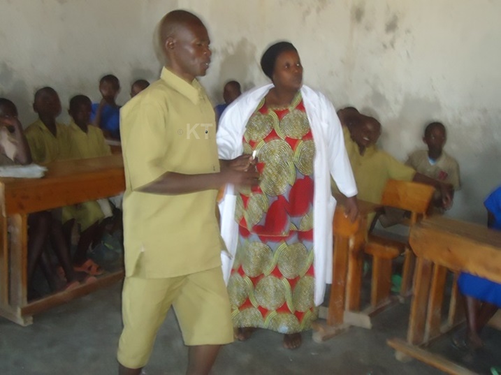 Aha, agiye gusubiriza ku kibaho.