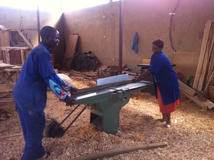 Aha arimo gukoresha imashini ibaza.