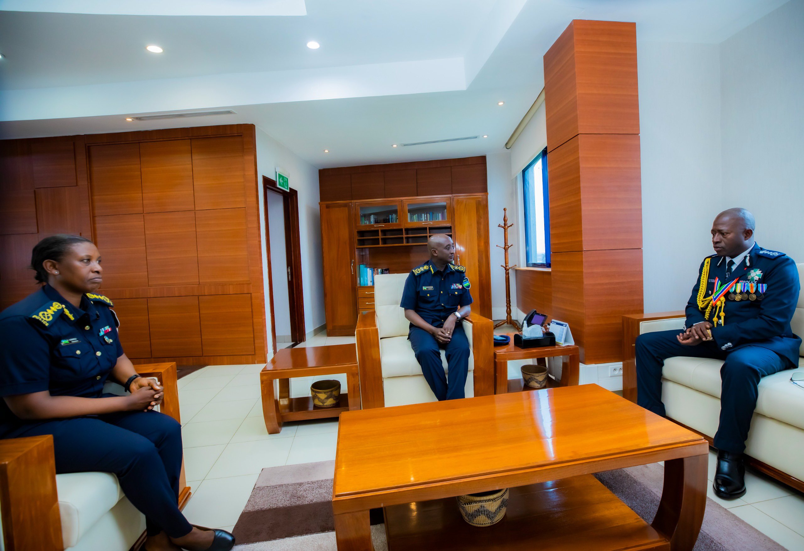 Abayobozi ba Polisi z'ibihugu byombi bagiranye ibiganiro