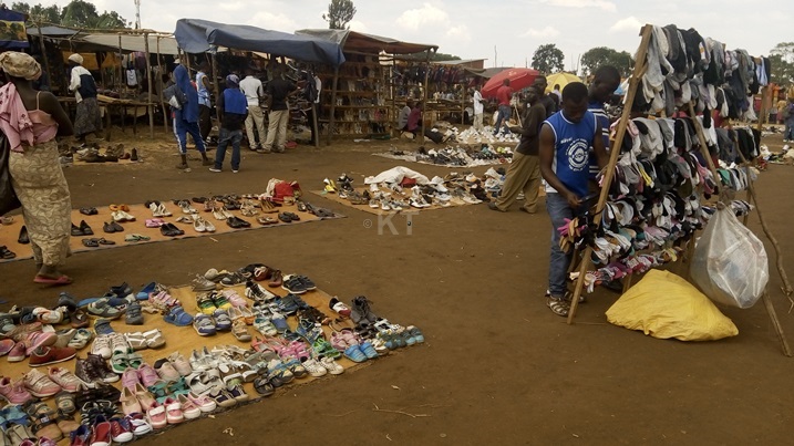 Aha niho abacururizaga mu isoko rya Kabarondo bimuriwe mu gihe rikiri gusanwa.