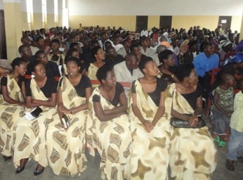 Ahabereye igitaramo hari huzuye.