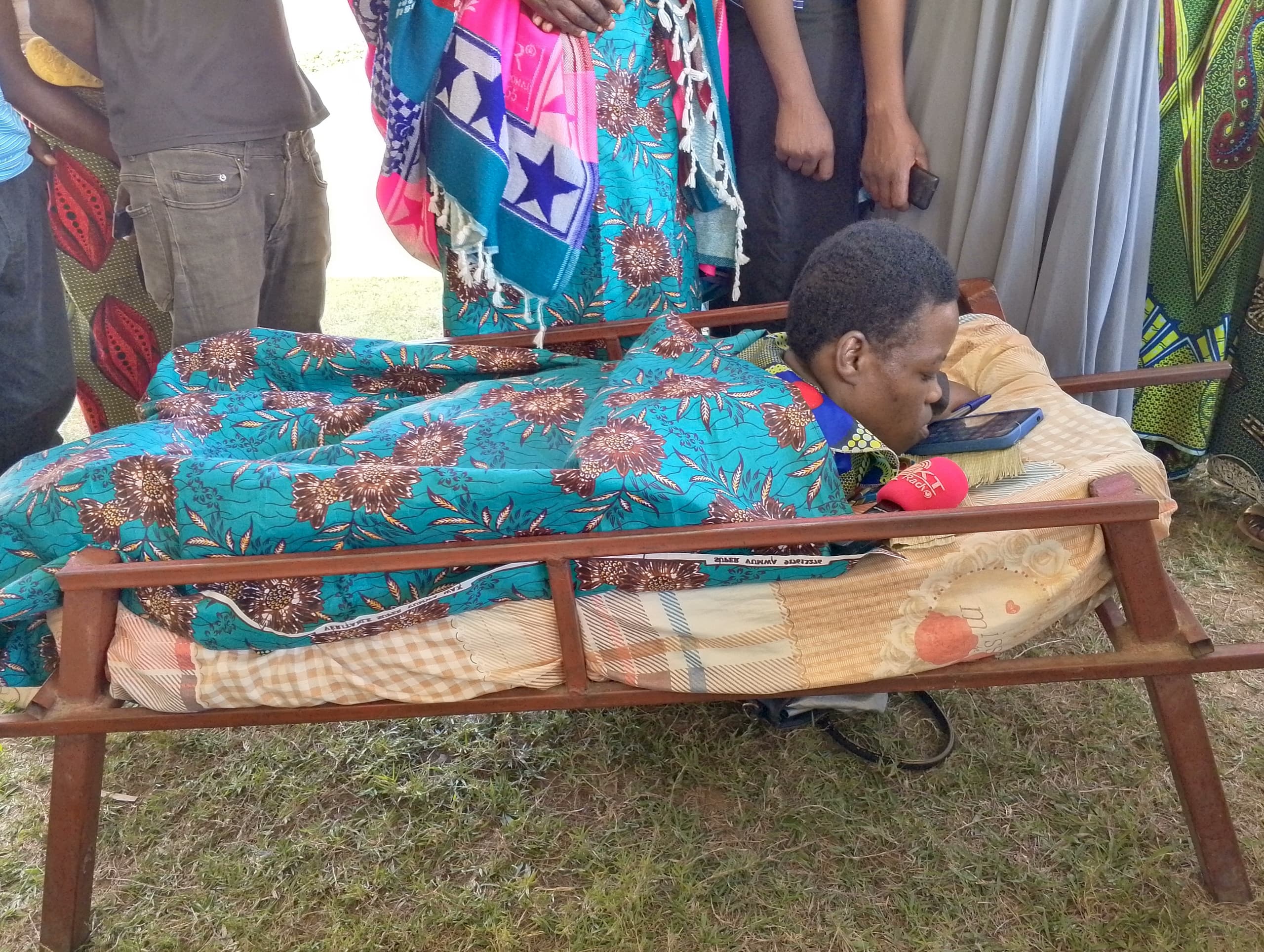 Ahora yiryamiye mu gatanda yubitse inda