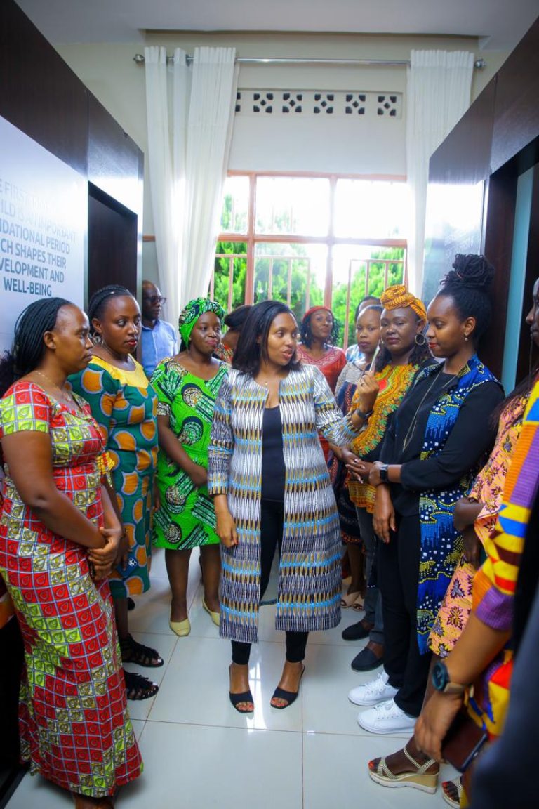 Abagore bakora muri AIF bishimiye icyumba bagenewe cyo konkerezamo, basaba n'ibindi bigo gushyiraho ahantu nk'aho