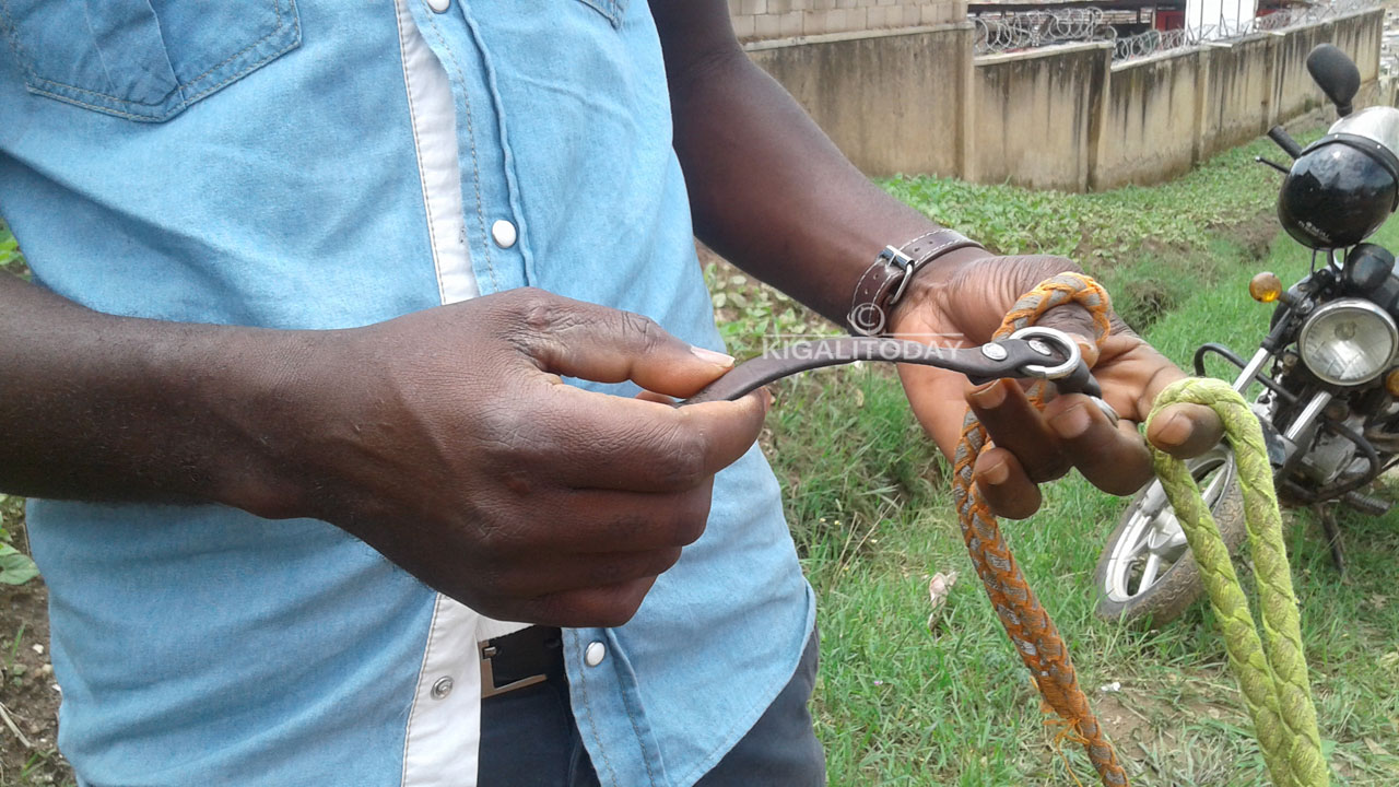 Aka kantu yambara ku kuboko ngo gatuma imbwa zirushaho kwimwiyumvamo, kuko umuti uterwamo utuma zihumurirwa umwuka umeze nk'uwazo