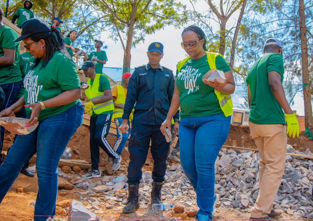 Akamanzi nawe yifatanyije n'abaturage ba Kimironko mu muganda rusanjye