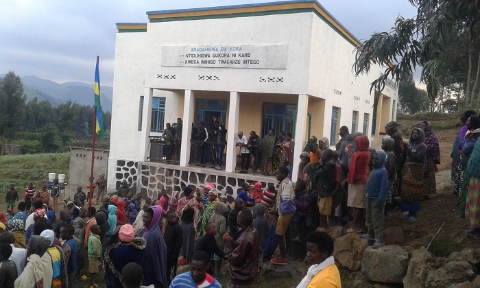 Akanyamuneza kari kenshi mu baturage