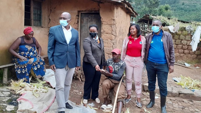 Njyanama y'Akarere ka Rulindo ikomeje gusura imiryango 20 yahuye n'ibiza mu Murenge wa Bushoki