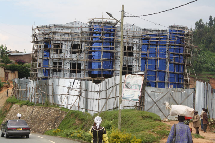 Akarere kateguye ibibanza 50 bizagurishwa abashoramari bakubaka inzu zo guturamo zigerekeranye.