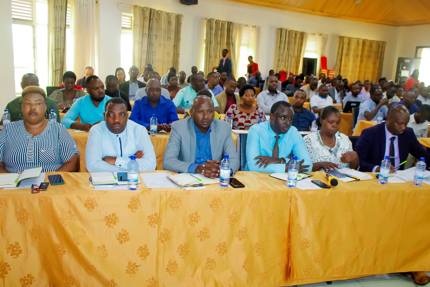 Abafite aho bahurira n'imishinga itanga akazi na bo basabwe gufasha urubyiruko kubona akazi