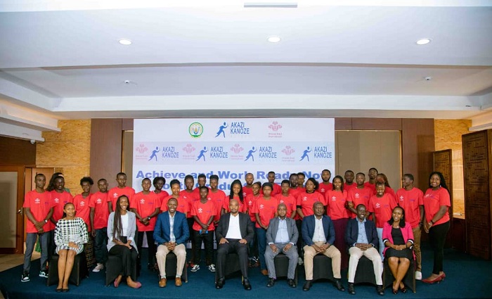 Abahagarariye abandi muri 300 bahawe ibyemezo by