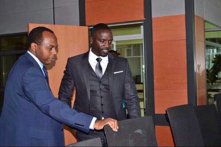 Akon na we yaje mu Rwanda kuganira na Leta ku mushinga we wo gukwirakwiza amashanyarazi.