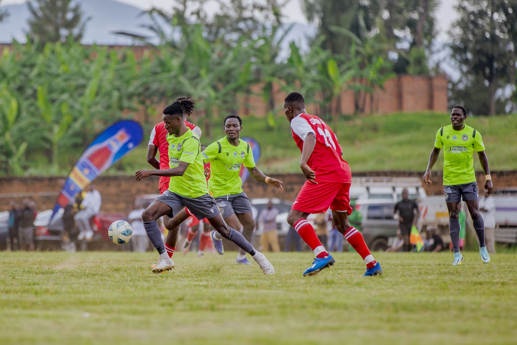 Akuki Djibrine wa AS Kigali agerageza gutera umupira