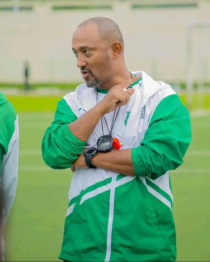 Alain-André Landeut birasa naho ari mu muryango usohoka muri Kiyovu Sports