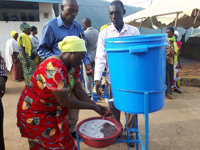 Abantu basabwe gukaraba amazi n