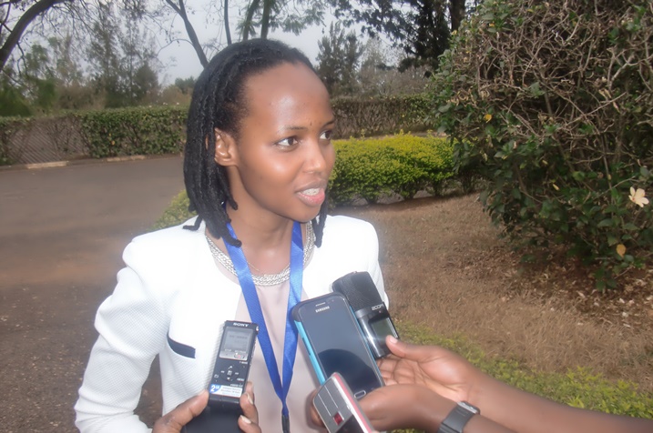 Alice Ikuzwe akangurira abakobwa kwiga siyansi kuko na bo bashoboye.