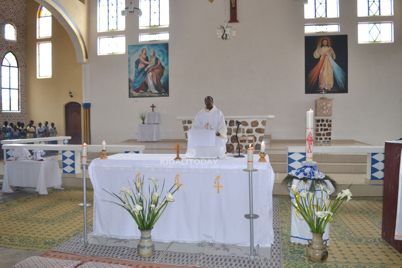 Alitari nshya ya Kiliziya ya Nyange yongeye guturirwaho ibitambo bya misa