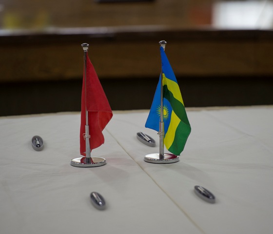 Amabendera y'ibihugu byombi