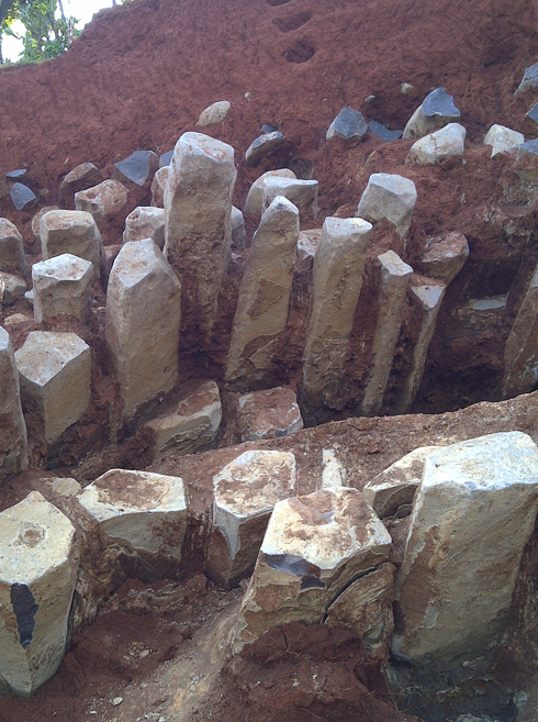 Ayo mabuye apanze neza mu butaka.