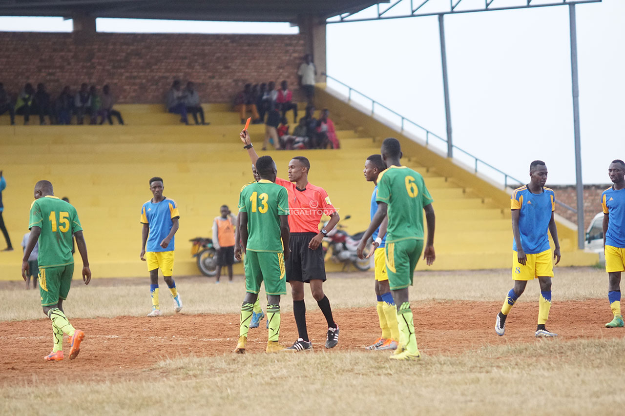 Ikipe ya Gicumbi yahawe ikarita itukura basigara ari icumi mu kibuga