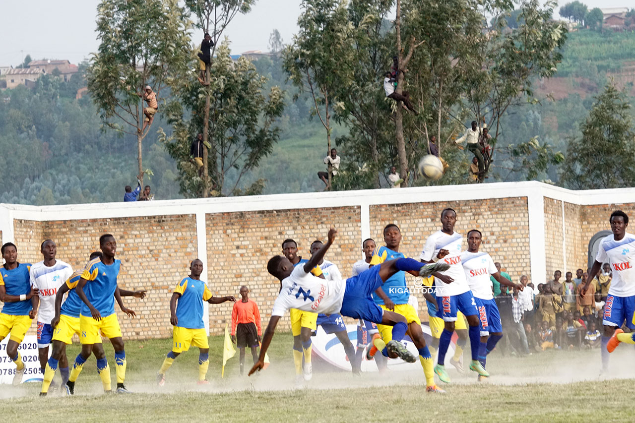 Bimenyimana Bonfils Caleb yagerageje ibishoboka byose ariko igitego kirabura