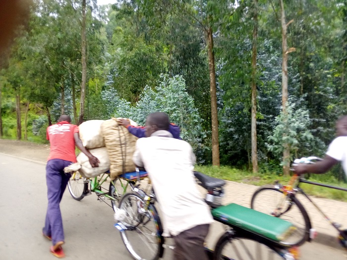 Iyo bageze mu gace kazamuka bavaho bakayasunika