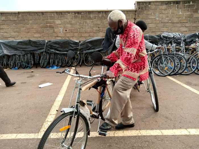 Innocent Kabagema umaze imyaka igera kuri 15 mu murimo w'ubwunzi yishimiye ko na we inyoroshyangendo abunzi bemerewe na Perezida Kagame yamugezeho