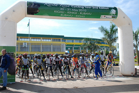 Abitabiriye Kwita Izina Cycling Tour muri 2010.