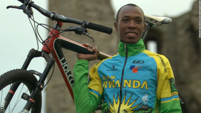 Igare rya mbere Adrien Niyonshuti yakinanye arikesha Se wabo