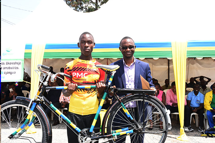 Habimana wabaye uwa mbere yahembwe igare risanzwe n'amafaranga ibihumbi 60