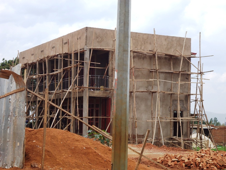 Amagorofa amwe yaruzuye ayandi arimo kuzamuka.