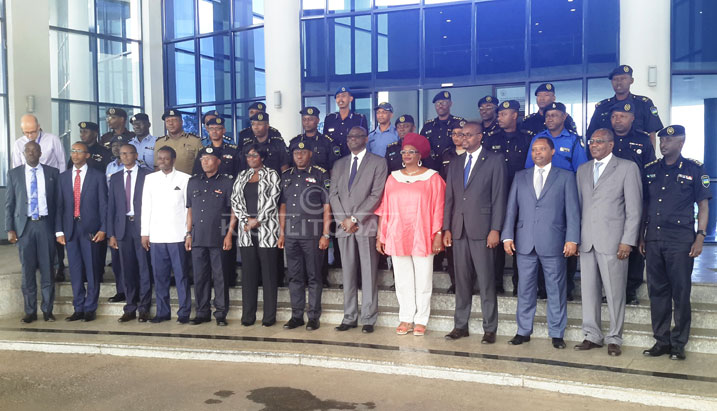 Ministiri Busingye hamwe n