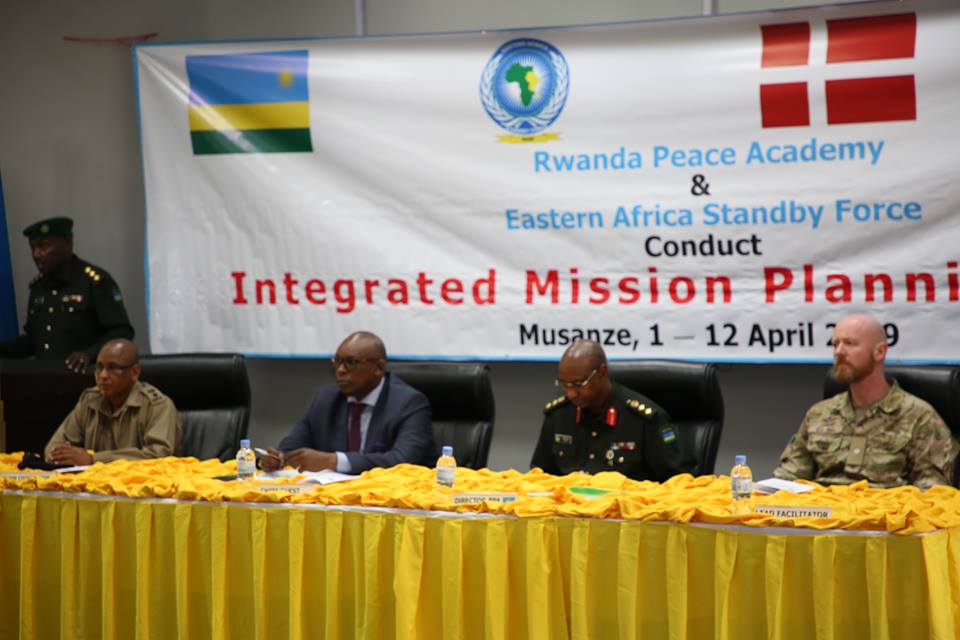 Amahugurwa yitabiriwe n'abayobozi ba gisirikare mu nzego zinyuranye