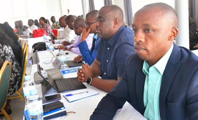 Bari kurebera hamwe uko bateza imbere abaturage bayobora