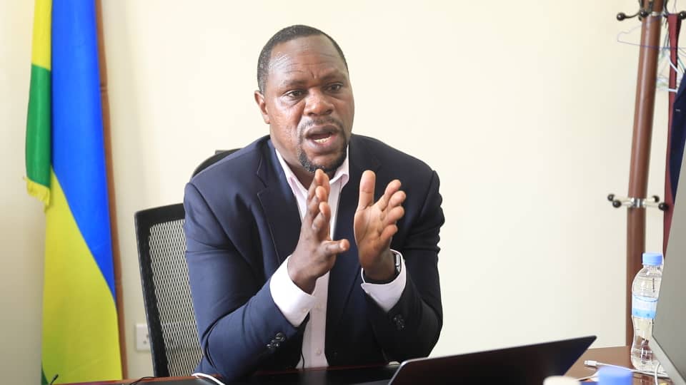 Umuyobozi Mukuru w'Ikigo cy'igihugu gishinzwe ibizamini n'ubugenzuzi bw'amashuri (NESA), Dr. Bahati Bernard