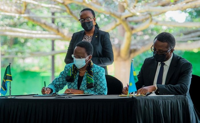 Ubwo ayo masezerano yashyirwagaho umukono hagati y