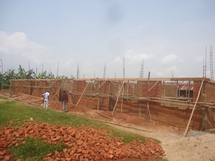 Hari n'ibyumba by'amashuri bigiye gukomeza kubakwa