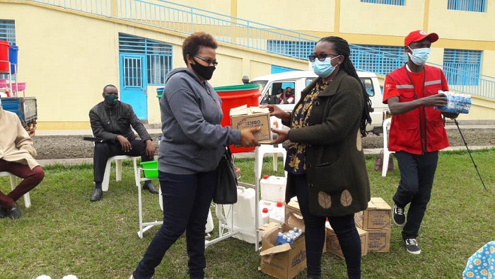 Ibigo byashyikirijwe ibikoresho bigizwe na kandagira ukarabe, isabuni zisukika, imiti isukura amazi n'ibindi bitandukanye kugira ngo bikumire gukwirakwiza Covid-19 mu