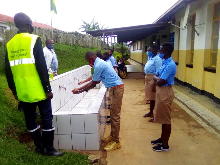 Amashuri asaba kunganirwa ku giciro cy