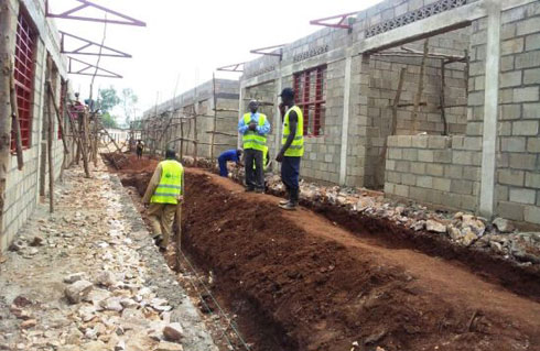 Amashuri arimo kubakwa mu nkambi ya Mugombwa arabugaho gato ngo yuzure neza.