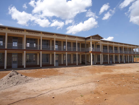 Amashuri yubatswe na Plan International Rwanda yamurikiwe akarere ka Bugesera tariki 08/10/2013.